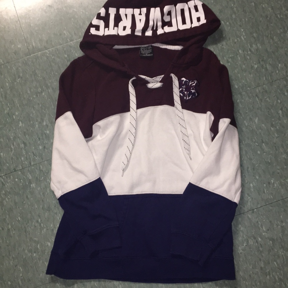 ✅ 5/20 Hogwarts Sweatshirt